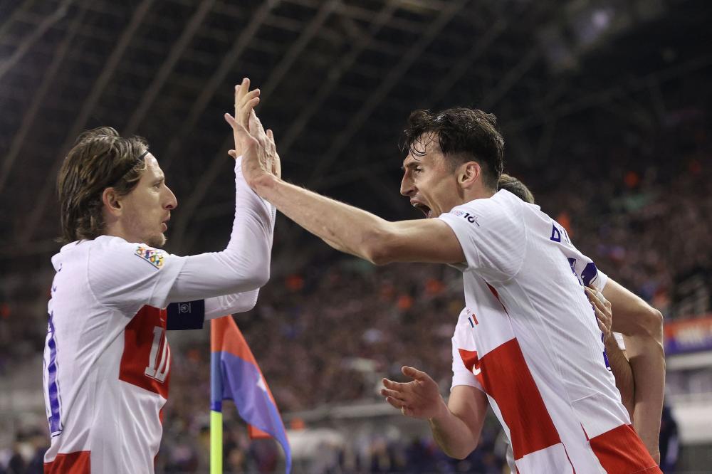 羅馬無緣下賽季歐冠資格！穆帥怒轟裁判 亞軍獎牌扔給球迷！.